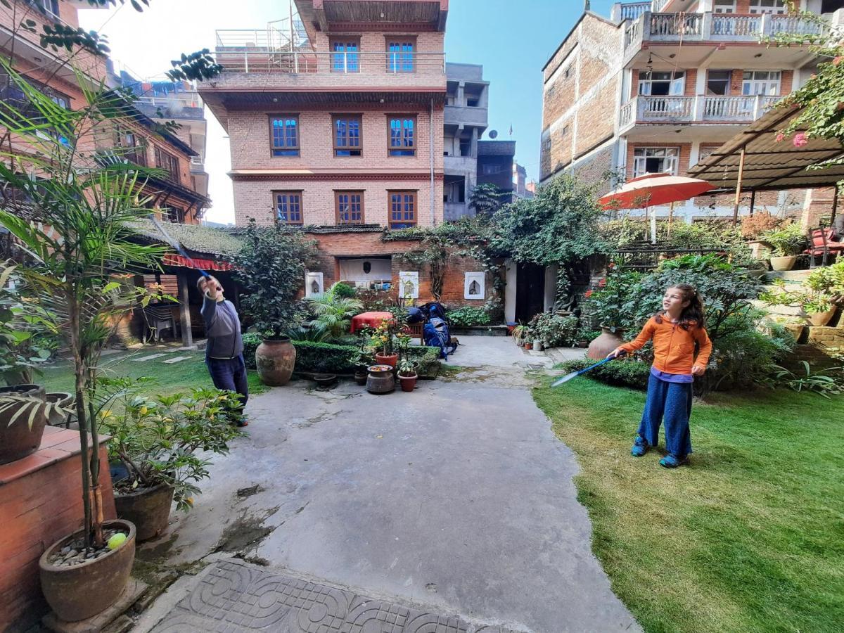 Pradhan House - Home Stay With Garden บักตะปูร์ ภายนอก รูปภาพ