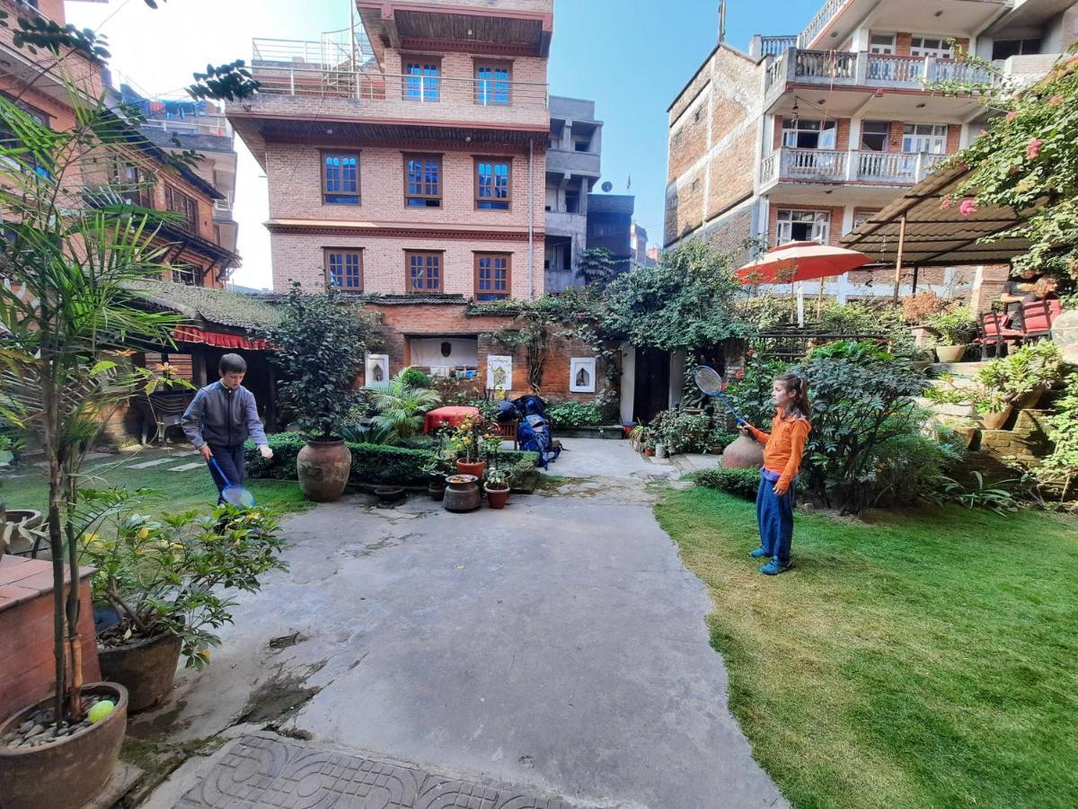 Pradhan House - Home Stay With Garden บักตะปูร์ ภายนอก รูปภาพ