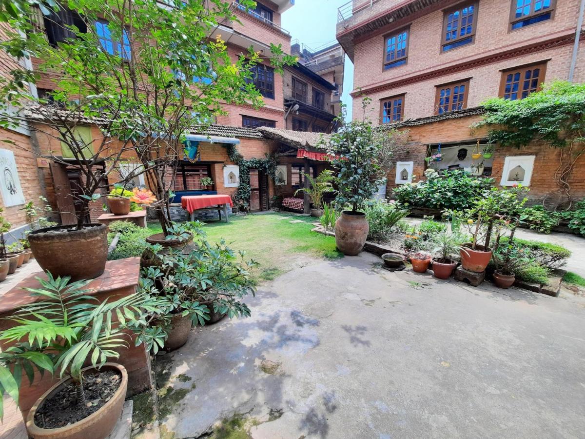 Pradhan House - Home Stay With Garden บักตะปูร์ ภายนอก รูปภาพ