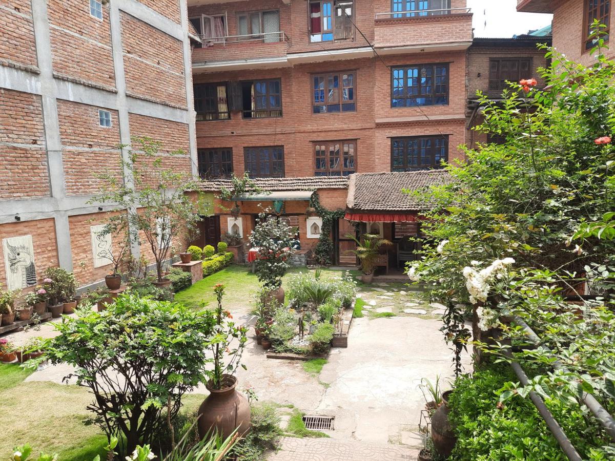 Pradhan House - Home Stay With Garden บักตะปูร์ ภายนอก รูปภาพ