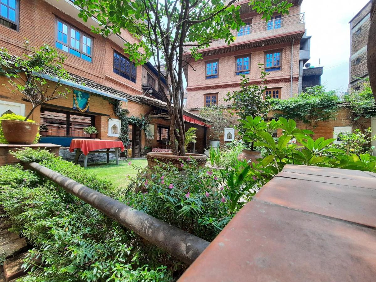 Pradhan House - Home Stay With Garden บักตะปูร์ ภายนอก รูปภาพ