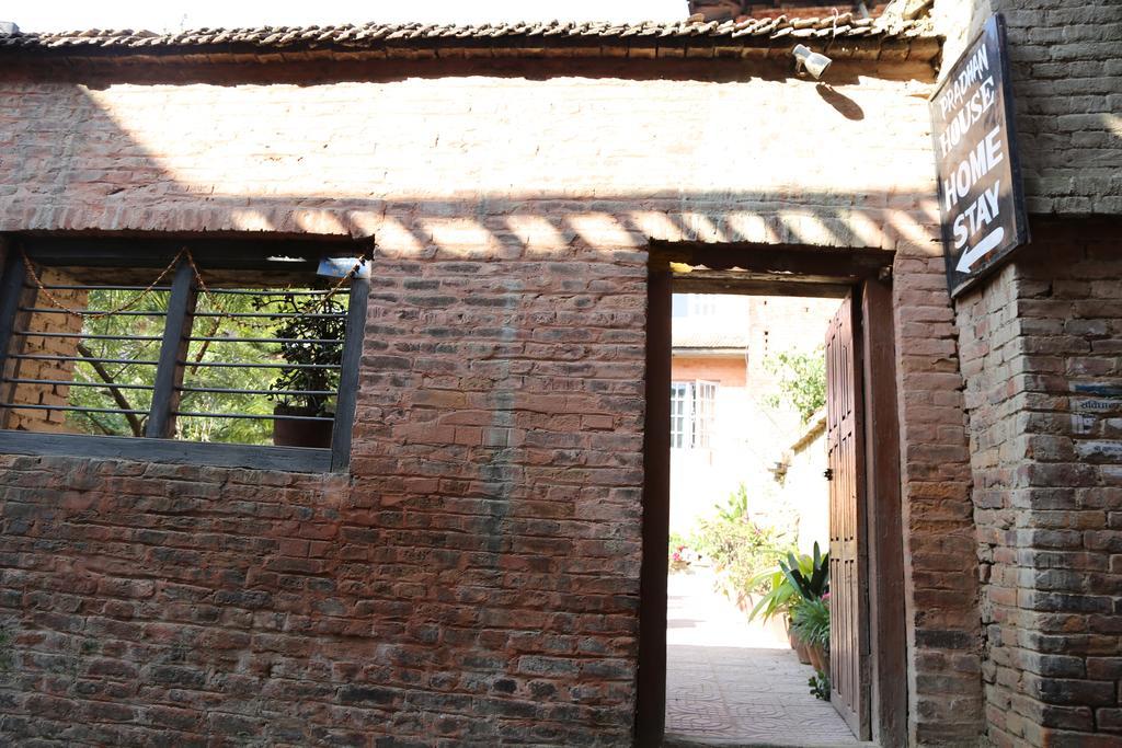 Pradhan House - Home Stay With Garden บักตะปูร์ ภายนอก รูปภาพ