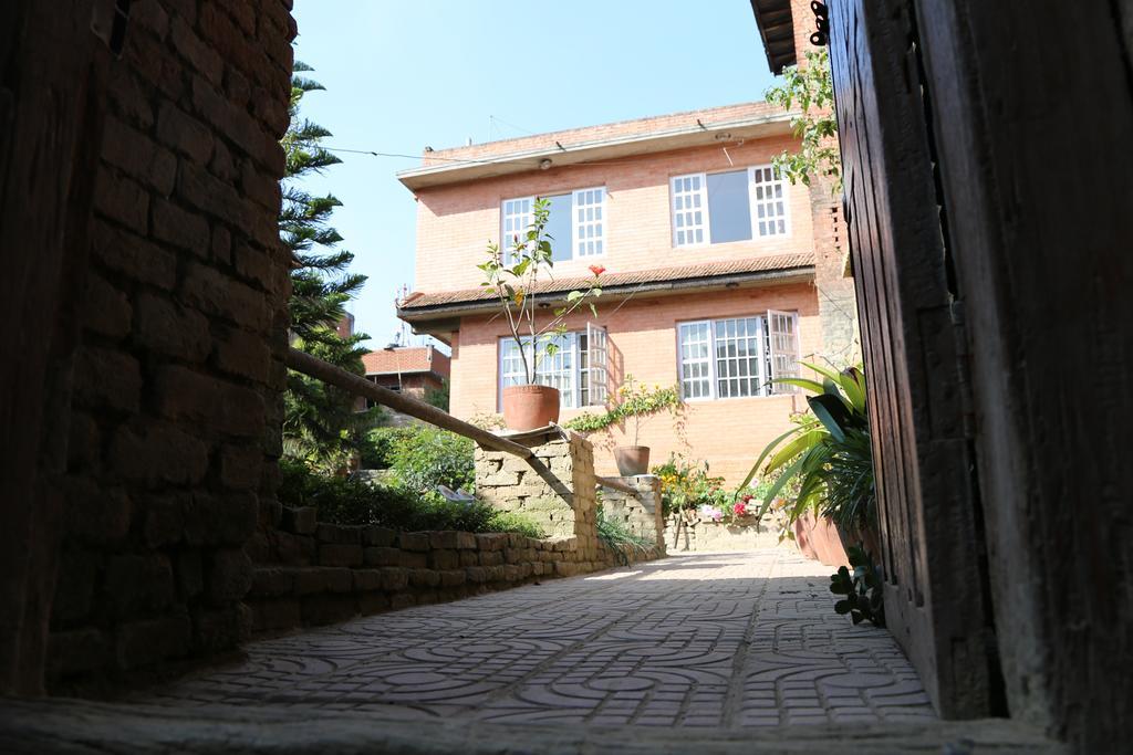 Pradhan House - Home Stay With Garden บักตะปูร์ ภายนอก รูปภาพ