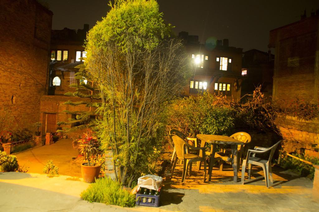 Pradhan House - Home Stay With Garden บักตะปูร์ ภายนอก รูปภาพ