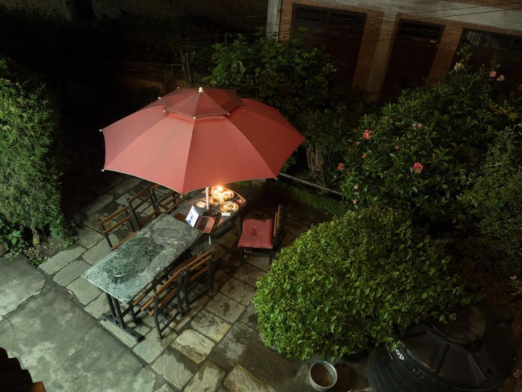Pradhan House - Home Stay With Garden บักตะปูร์ ภายนอก รูปภาพ