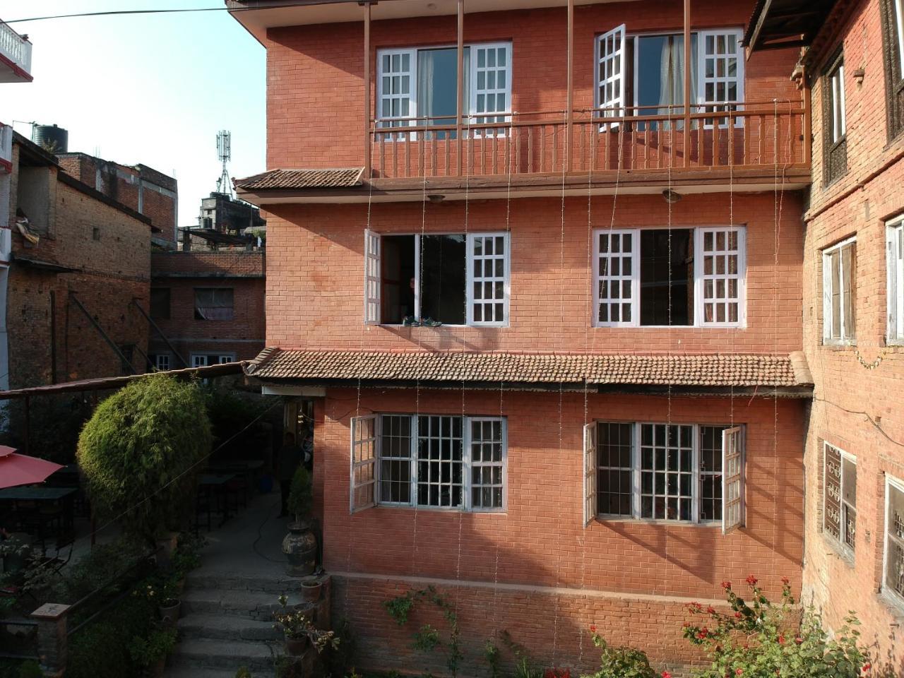Pradhan House - Home Stay With Garden บักตะปูร์ ภายนอก รูปภาพ